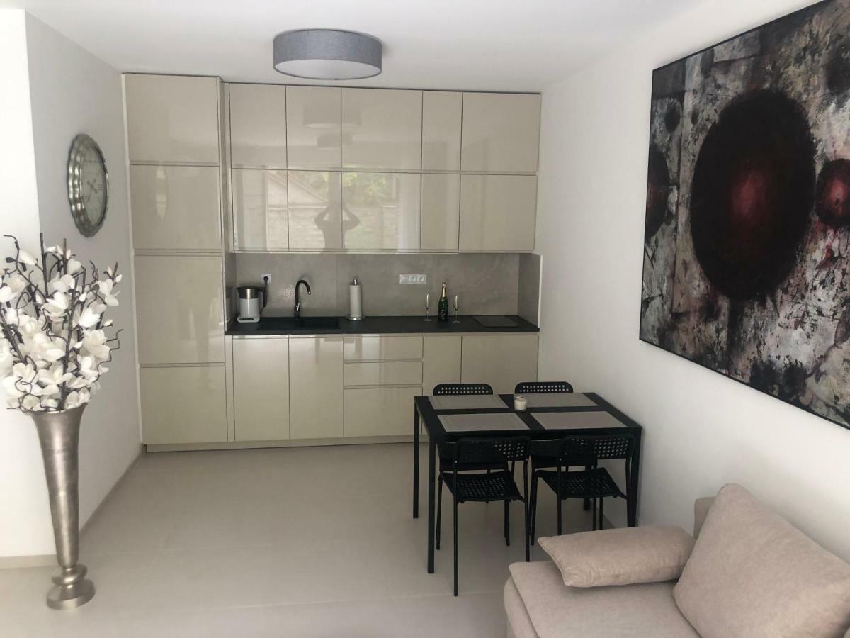 Luxury With Private Garden Lejlighed